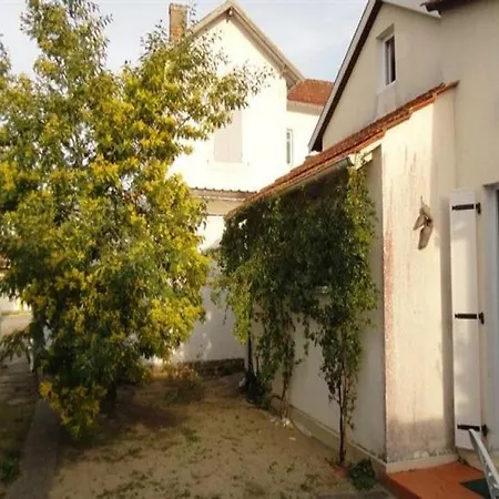 Villa Les Bains 23 *